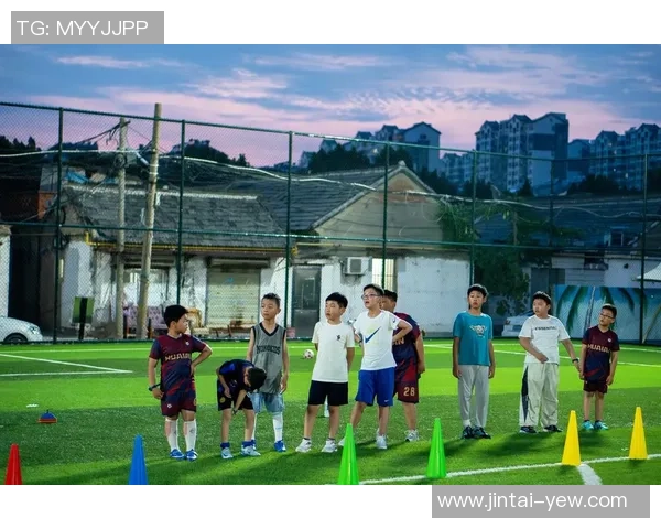 踢足球的球星如何挑战篮球场 展现跨界运动天赋与激情 踢足球的球星如何挑战篮球场 展现跨界运动天赋与激情